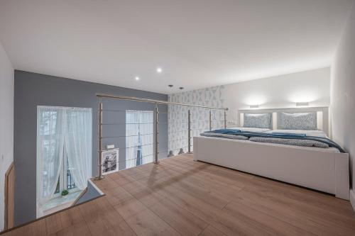 Two Apartments at Theatre - image 3