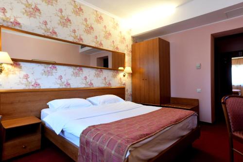 Hotel Brasov, Cristian