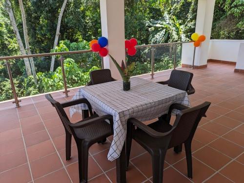 Spacious Apartment w Pool in เอล เซนโตร