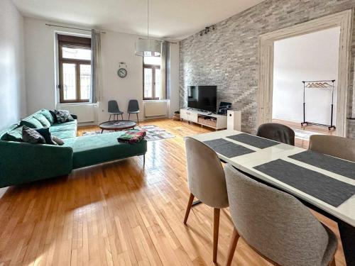 Historic Apartment in Center