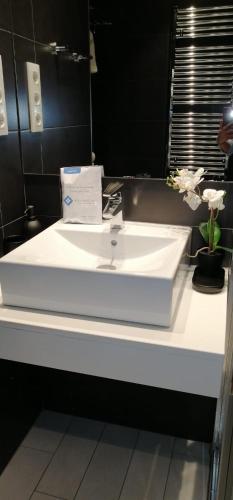 Fisa Rentals Les Corts Apartments - image 4