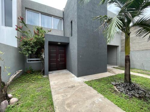 Casa familiar 2 pisos con amplio patio- 6 personas in Barrio Bajo la Vina