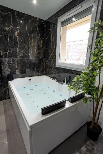 Джакузі, Evasion romantique avec jacuzzi in Савінь'ї-льо-Темпль