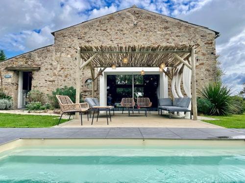 Demeure avec piscine gîte à louer La Ternais