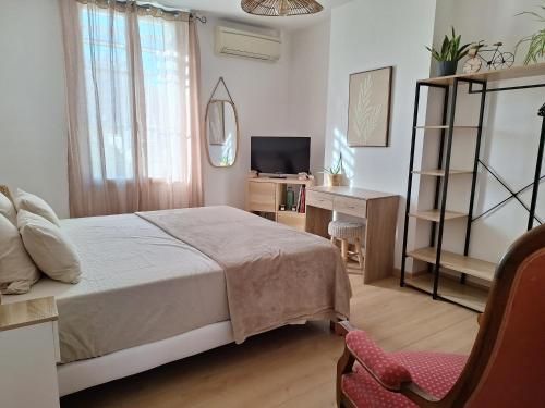 Chez Christophe Pauillac chambre d'hôtes 1 chambre max 2 pers (Chez Christophe Pauillac chambre d'hotes 1 chambre max 2 pers) in Pauillac