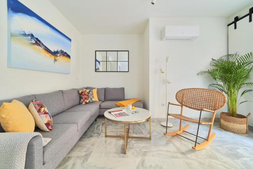 Modern City Centre Apartment w/ Terrace & Fast WIFI, Málaga (photo 2)