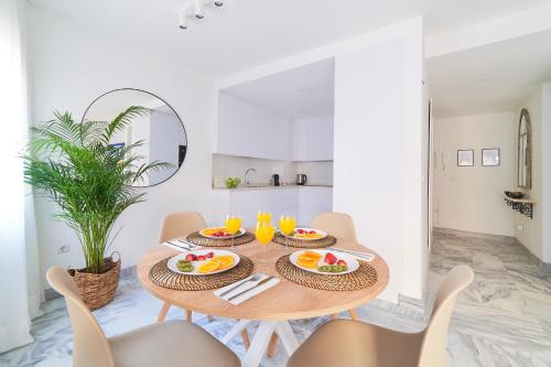 Modern City Centre Apartment w/ Terrace & Fast WIFI, Málaga (photo 4)