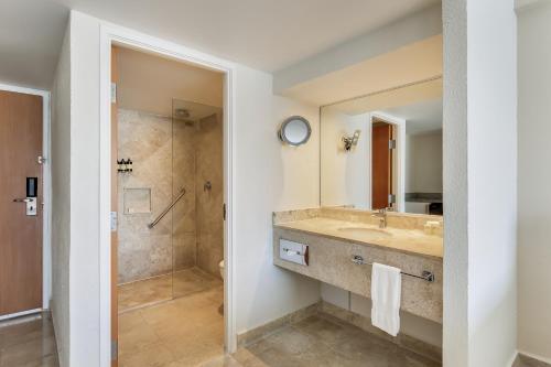 Deluxe Room, 2 Double image 3