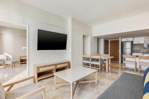 Villa Master Suite image 5