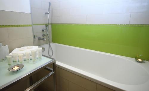 Pure White - image 7