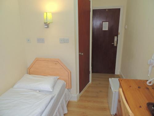 Dolphin Inn - The Lodge - image 7