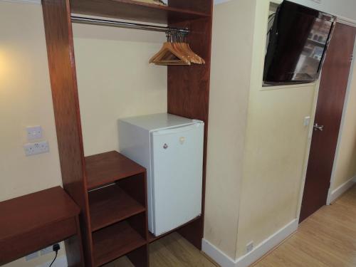 Dolphin Inn - The Lodge - image 5