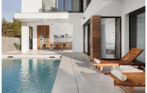 Lovely Home In Zambratija With Kitchen