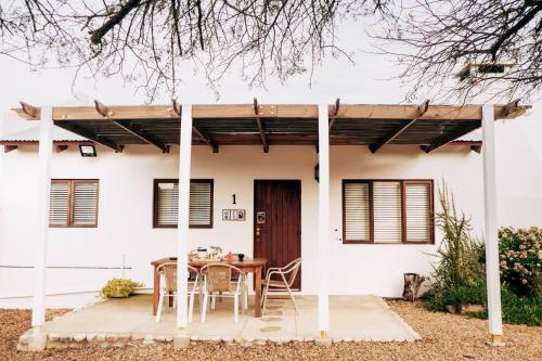 2 bedrooms, 3 beds