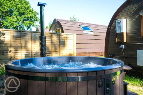 Missin' Link Glamping in Іст Грінстед