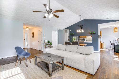 Knoxville Home with Sunroom about 9 Mi to Downtown! in Knoxville, USA