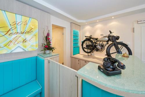 Bernstein Hotel 50`s Seaside Motel - image 7