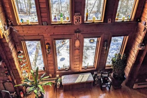 Rustic Retreat Escape in Candia, USA