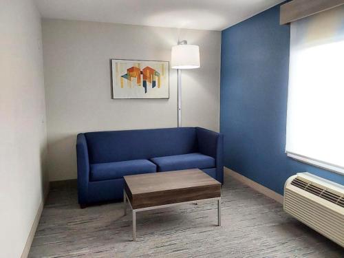 Holiday Inn Express & Suites Antigo, an IHG Hotel Room Type - 2 Queen Suite