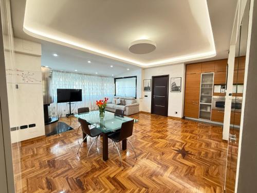 LUXURY AV Room Type - Two-Bedroom Apartment