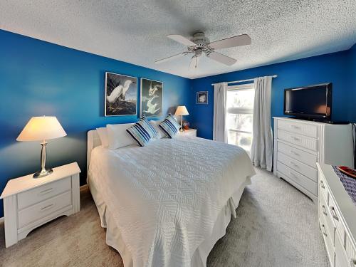 Quail Hollow B2-1U 1 Bedroom Sleeps 2 Ocean Front Pool Tennis WiFi - image 11