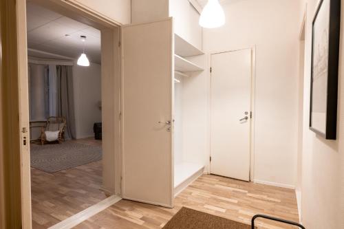 One-Bedroom Apartment image 1