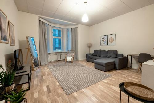 One-Bedroom Apartment image 6