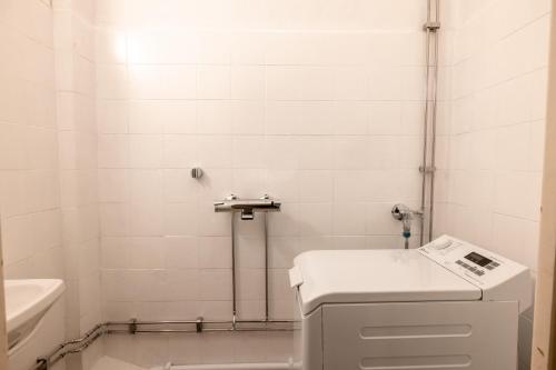 One-Bedroom Apartment image 2