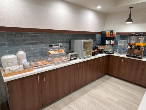 อาหารและเครื่องดื่ม, Clarion Pointe in อาร์คเดล (NC)