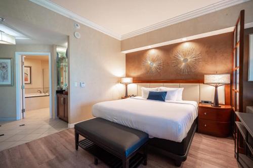 No Resort Fee Strip View Balcony+Free Valet+ Pool, Las Vegas (photo 10)