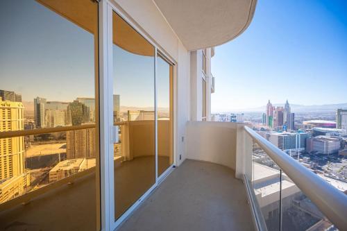 No Resort Fee Strip View Balcony+ Free Valet+Pool, Las Vegas (fotografie 3)