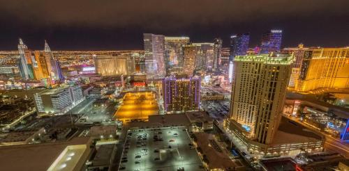 No Resort Fee Strip View Balcony+ Free Valet+Pool, Las Vegas (fotografie 4)