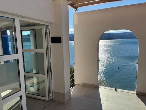 Skats, Olive Tree Apartment in Komarna