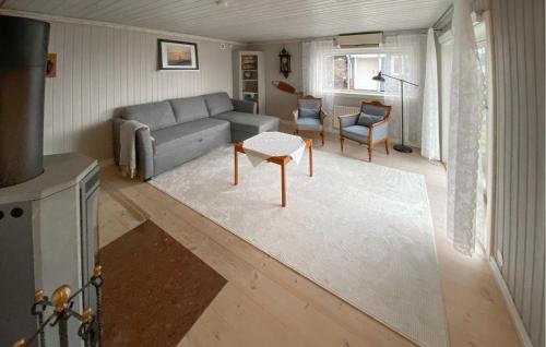1 Bedroom Beautiful Home In Uddevalla in Mosshed