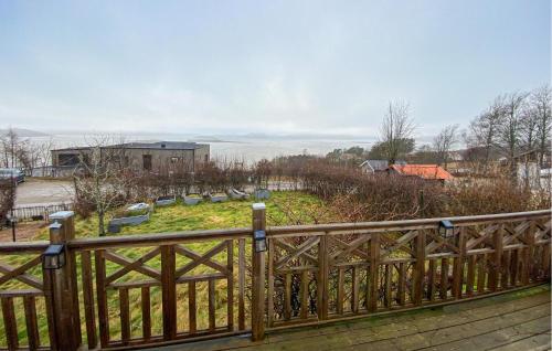 Skats, 1 Bedroom Beautiful Home In Uddevalla in Mosshed
