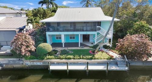 Green Turtle Boathouse HOT TUB view of the canal in East Naples