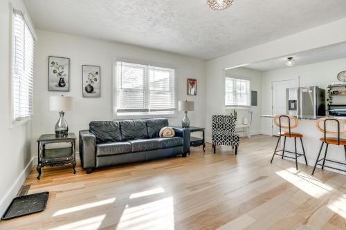 Serene South Haven Retreat with Deck 1 Mi to Dtwn! in South Haven, USA