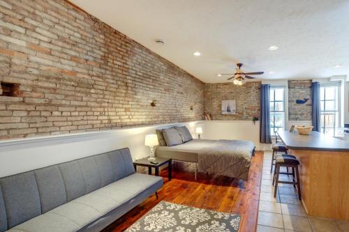 Cozy Lowell Studio about 19 Mi to Grand Rapids! in Lowell, USA