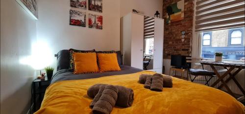 Stylish studio - private bathroom 15mins to Central London! - image 12