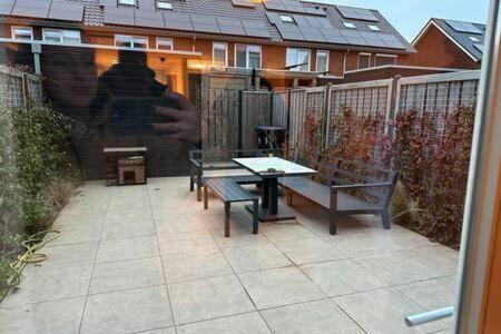 The green house in Spijk in สปิจเนนิซ