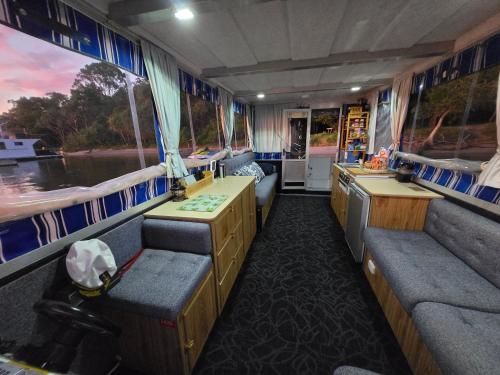 Liquid Paradise - steps to Beach Hastings and more