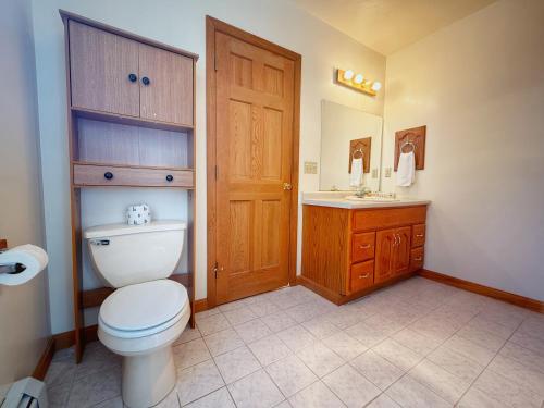 Overlook Poolside Getaway With Seasonal Pool Overlook Poolside Getaway With Seasonal Pool