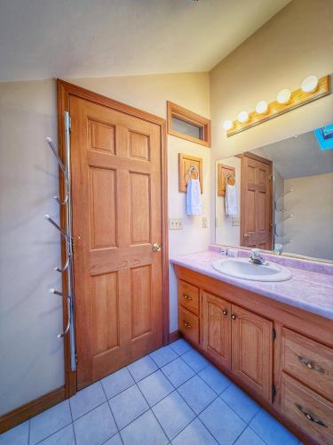 Overlook Poolside Getaway With Seasonal Pool Overlook Poolside Getaway With Seasonal Pool