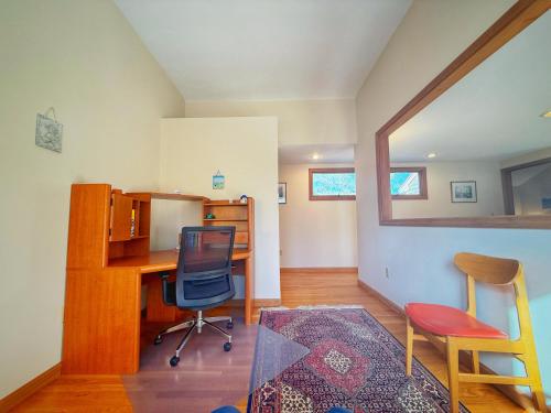 Overlook Poolside Getaway With Seasonal Pool Overlook Poolside Getaway With Seasonal Pool