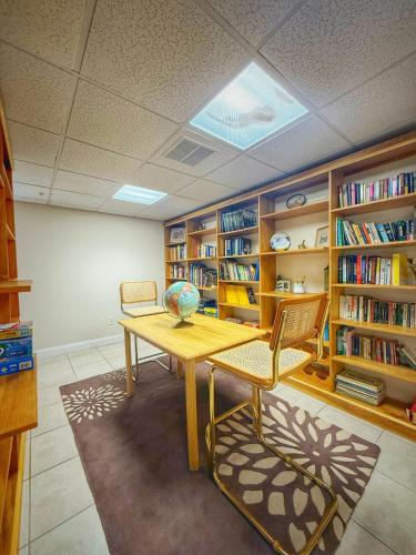 Overlook Poolside Getaway With Seasonal Pool Overlook Poolside Getaway With Seasonal Pool