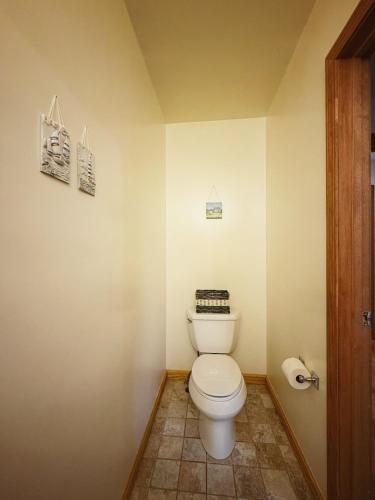 Overlook Poolside Getaway With Seasonal Pool Overlook Poolside Getaway With Seasonal Pool