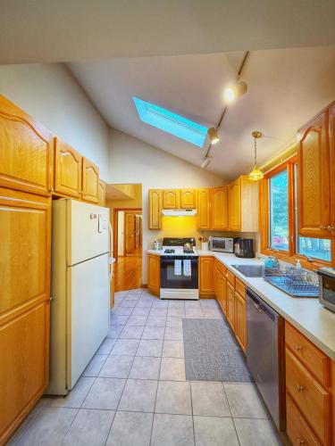 Overlook Poolside Getaway With Seasonal Pool Overlook Poolside Getaway With Seasonal Pool