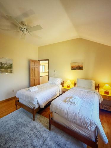 Overlook Poolside Getaway With Seasonal Pool Overlook Poolside Getaway With Seasonal Pool