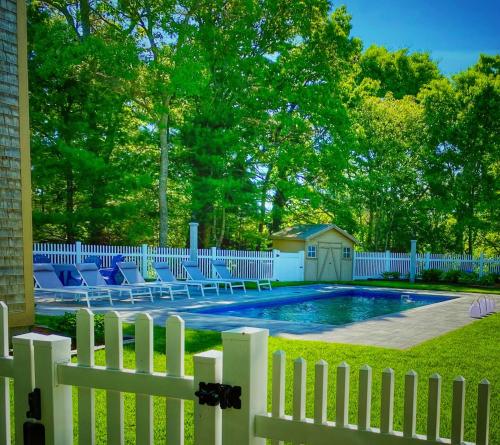 Overlook Poolside Getaway With Seasonal Pool Overlook Poolside Getaway With Seasonal Pool