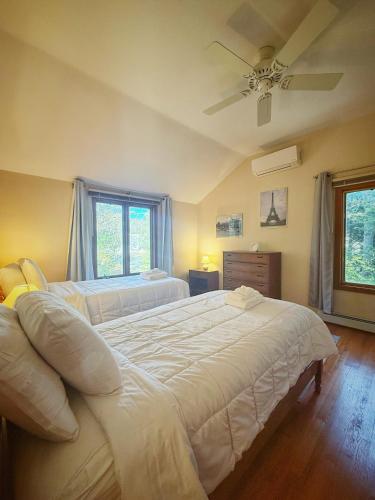 Overlook Poolside Getaway With Seasonal Pool Overlook Poolside Getaway With Seasonal Pool